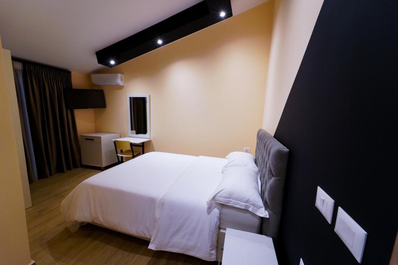 SR99 Hotel Tirana Eksteriør billede