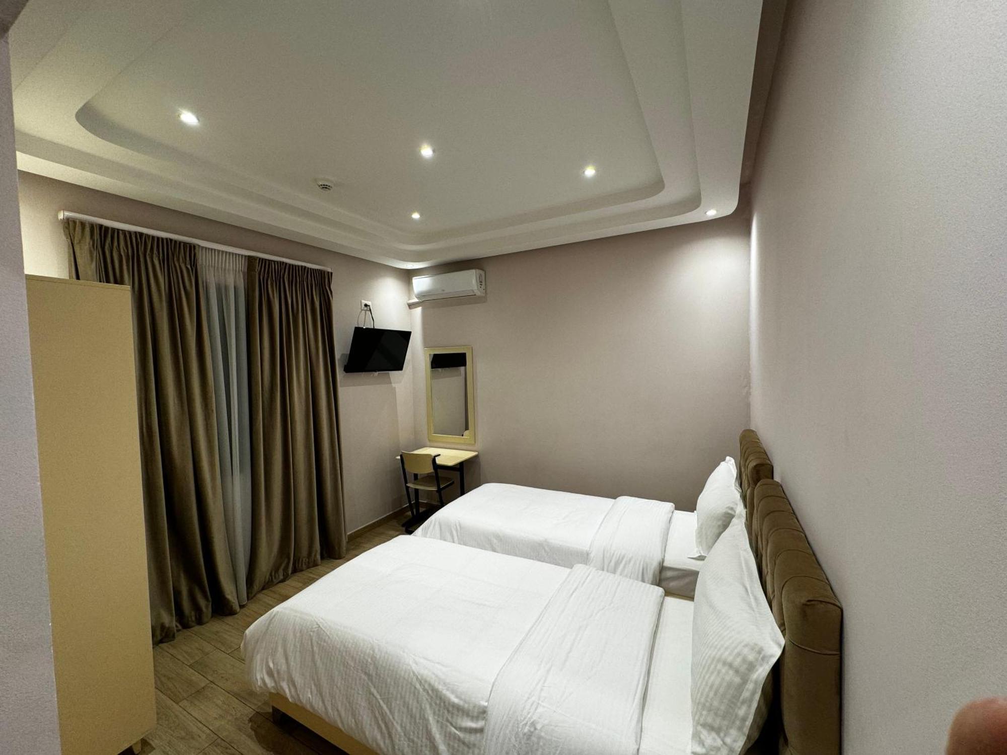 SR99 Hotel Tirana Eksteriør billede